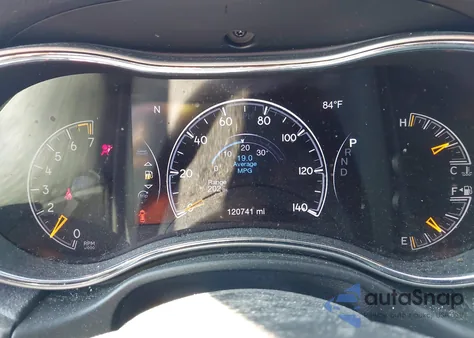 2019 Jeep Grand Cherokee Altitude 4X2 from USA, damaged, VIN 1C4RJEAG3KC851174